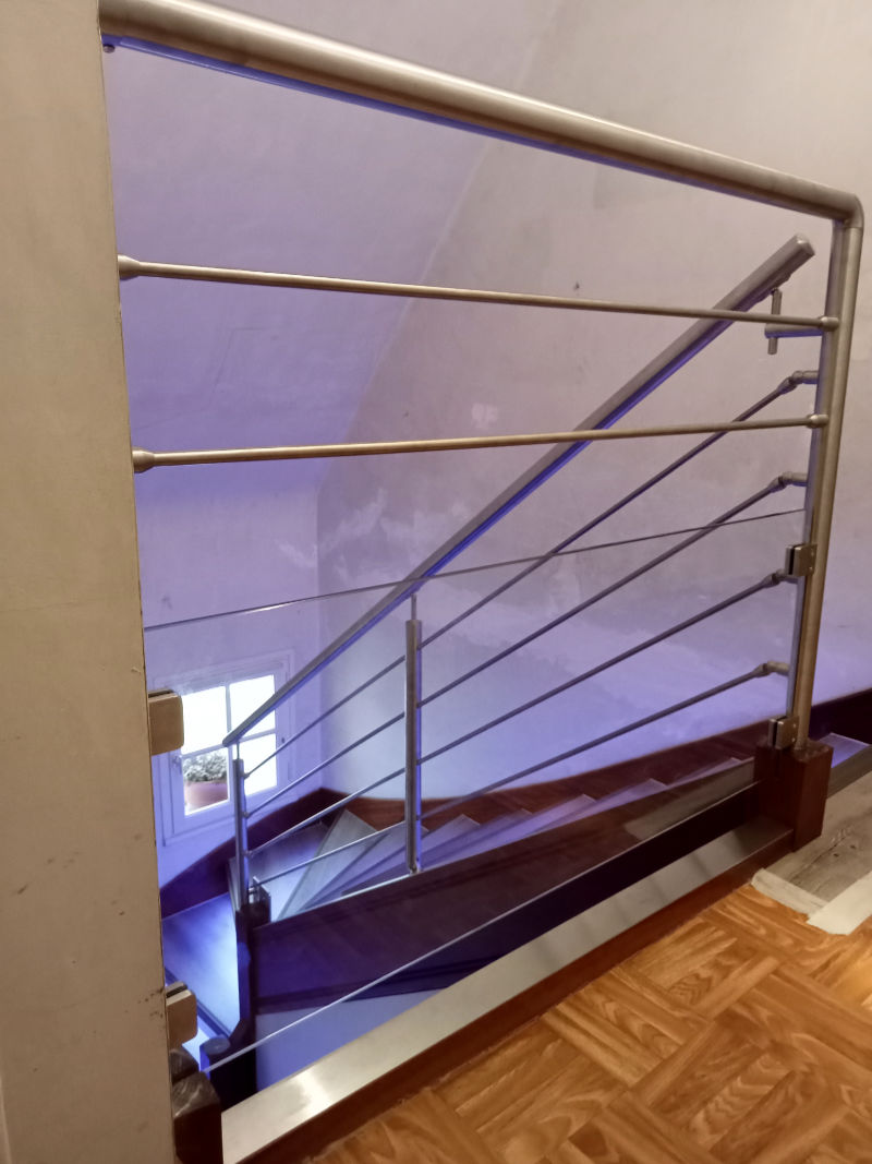 Installation de rampe d'escalier et de main courante, sécuriser son escalier et son étage